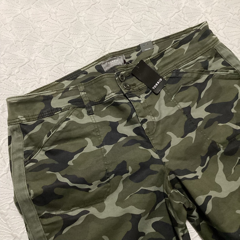 Torrid Pants Camo Twill Aviator Croped